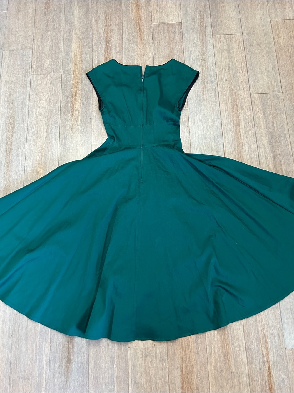 Pinup Couture Emerald Green Vintage-Inspired Midi Dress - Picture 11 of 12